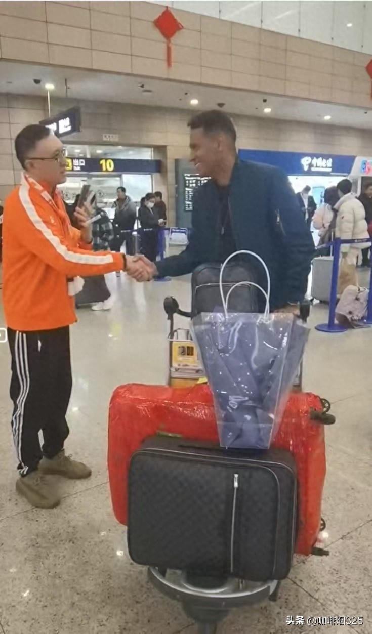  青島日報(bào)：前巴西國奧球員奧古斯托與海牛會合，球隊(duì)五外援到位