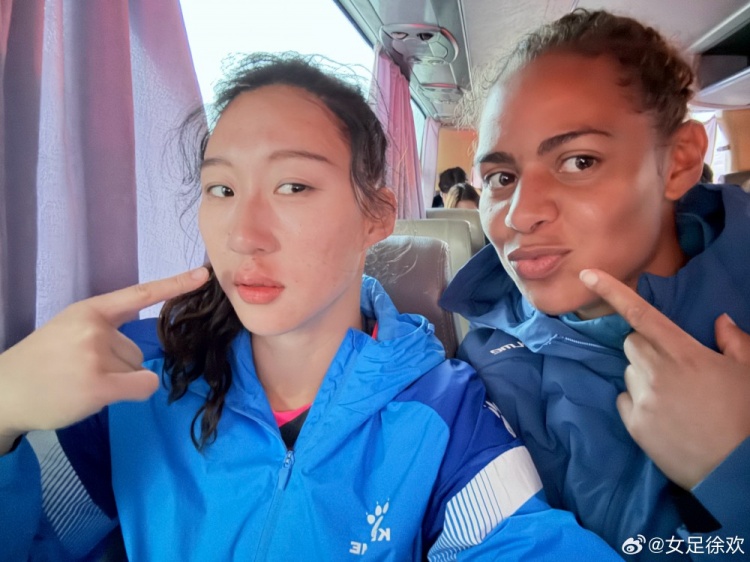  神勇！女足國門徐歡曬照，比賽中被球砸臉仍力保球門不失