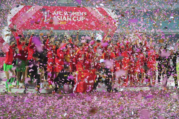  中國(guó)女足亞洲杯奪冠三周年！決賽3-2逆轉(zhuǎn)韓國(guó)，時(shí)隔16年再登頂