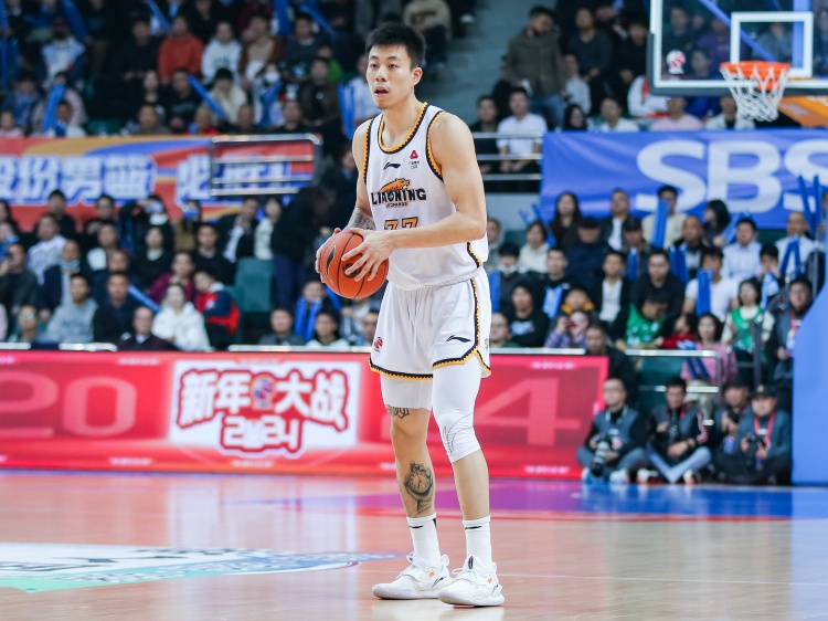  攻防俱佳！張鎮(zhèn)麟15中8拿到19分7板6助5斷2帽